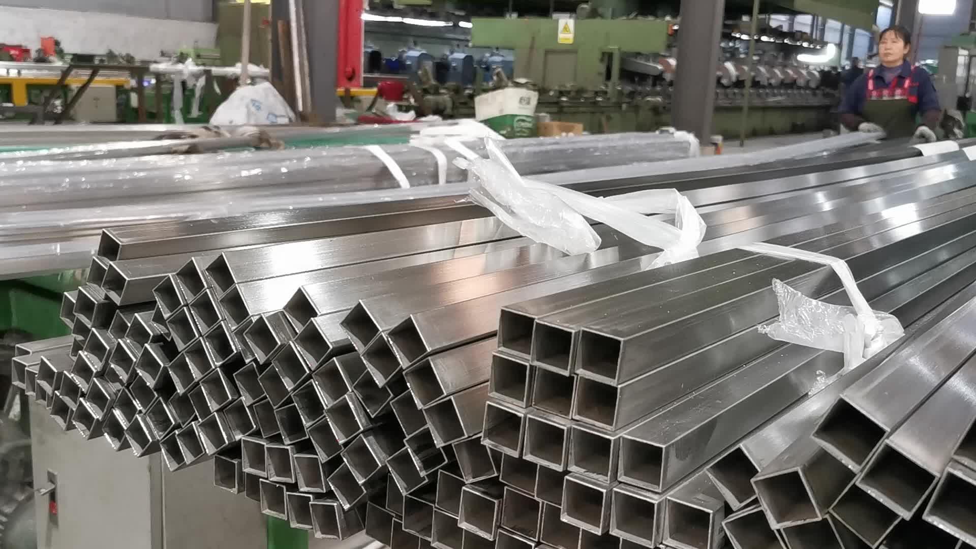 宽裕不锈钢管工厂方管加包装过程